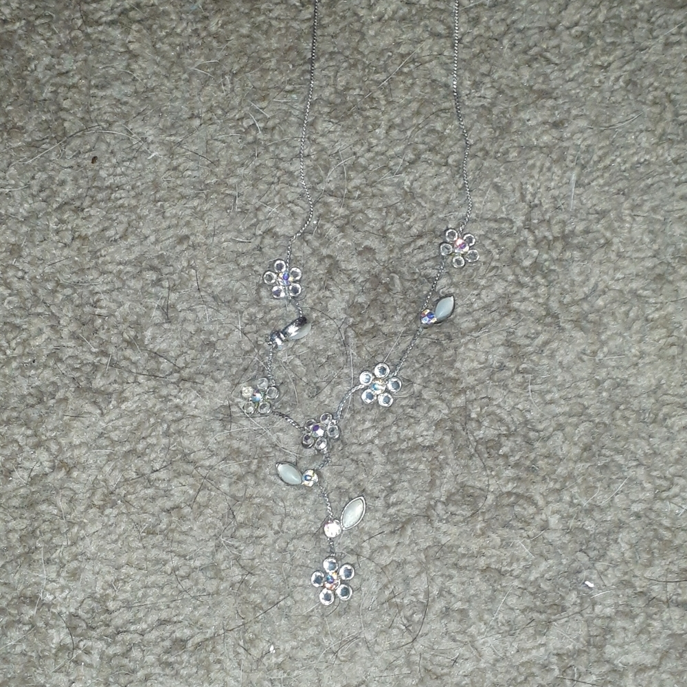White and silver flower necklace